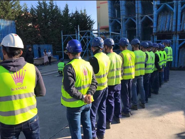 Join the team, hiring construction workers and cleaners. Kassel Ltd